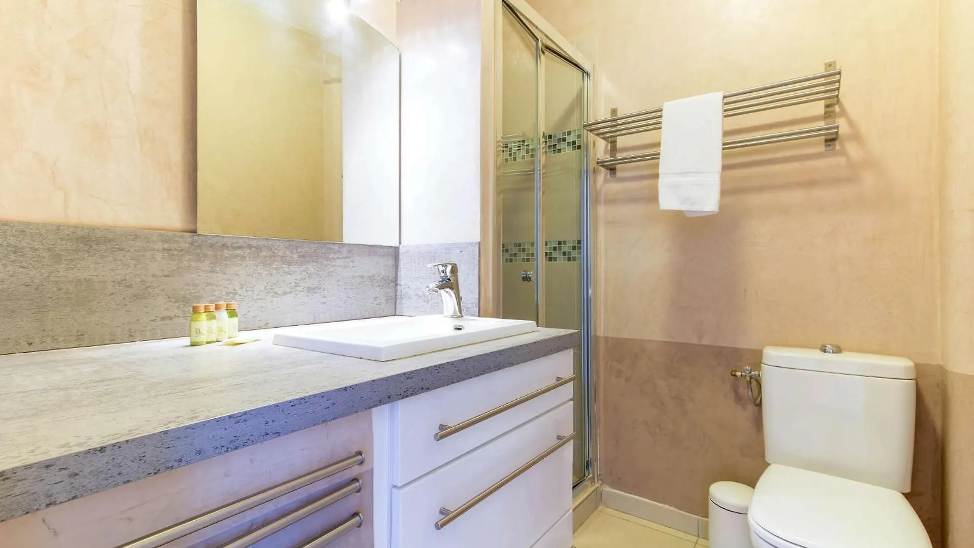 Apartment Select'Sohome - Studio Pour 2 Personnes A Deux Pas Du Centre-Ville Du Lavandou Avec Parking Prive - Terrazza Le Lavandou